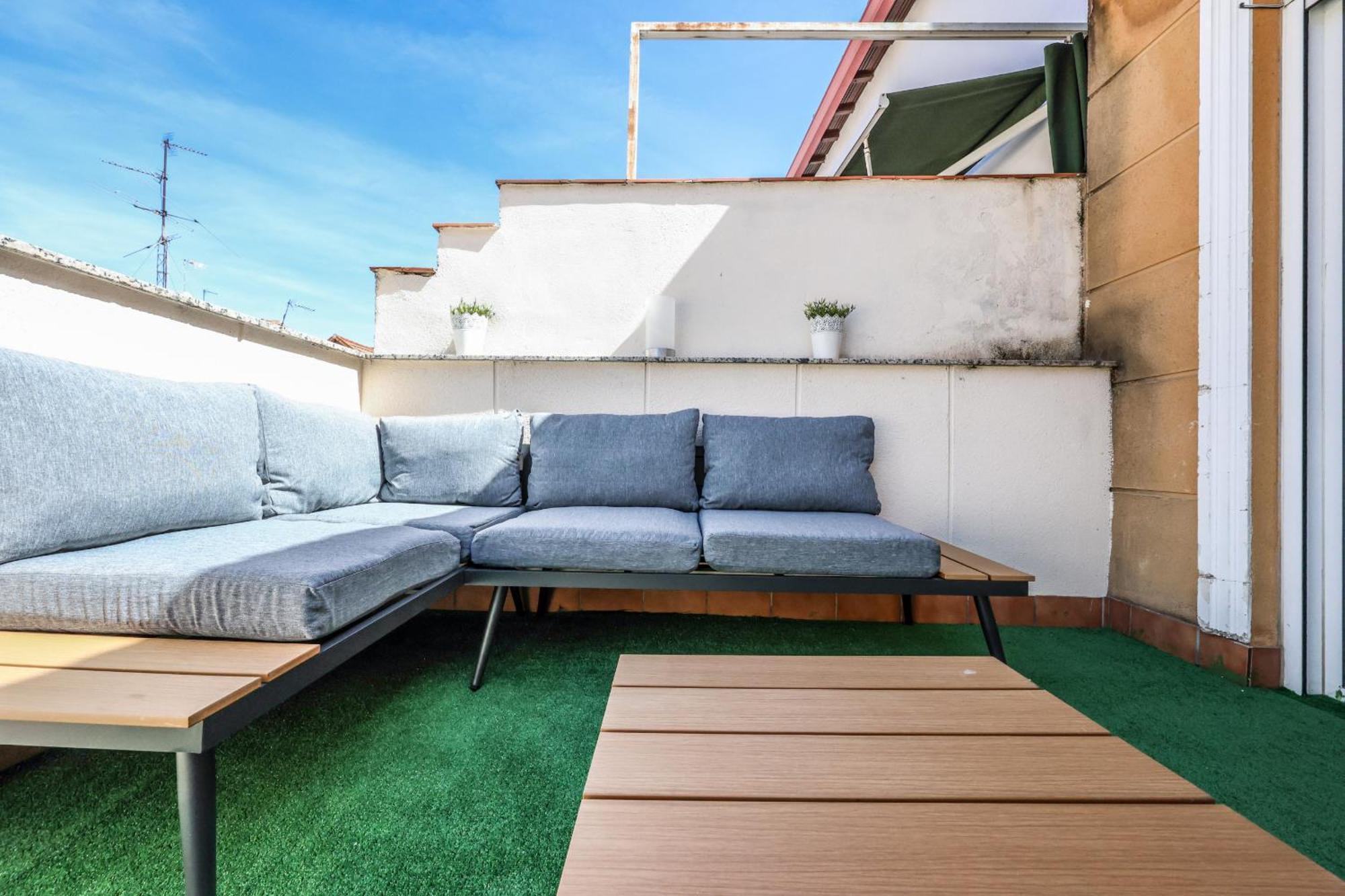 Atico Reformado Con Terraza En Tirso De Molina Para 4 Personas Alquiler Temporal Madrid Exterior photo