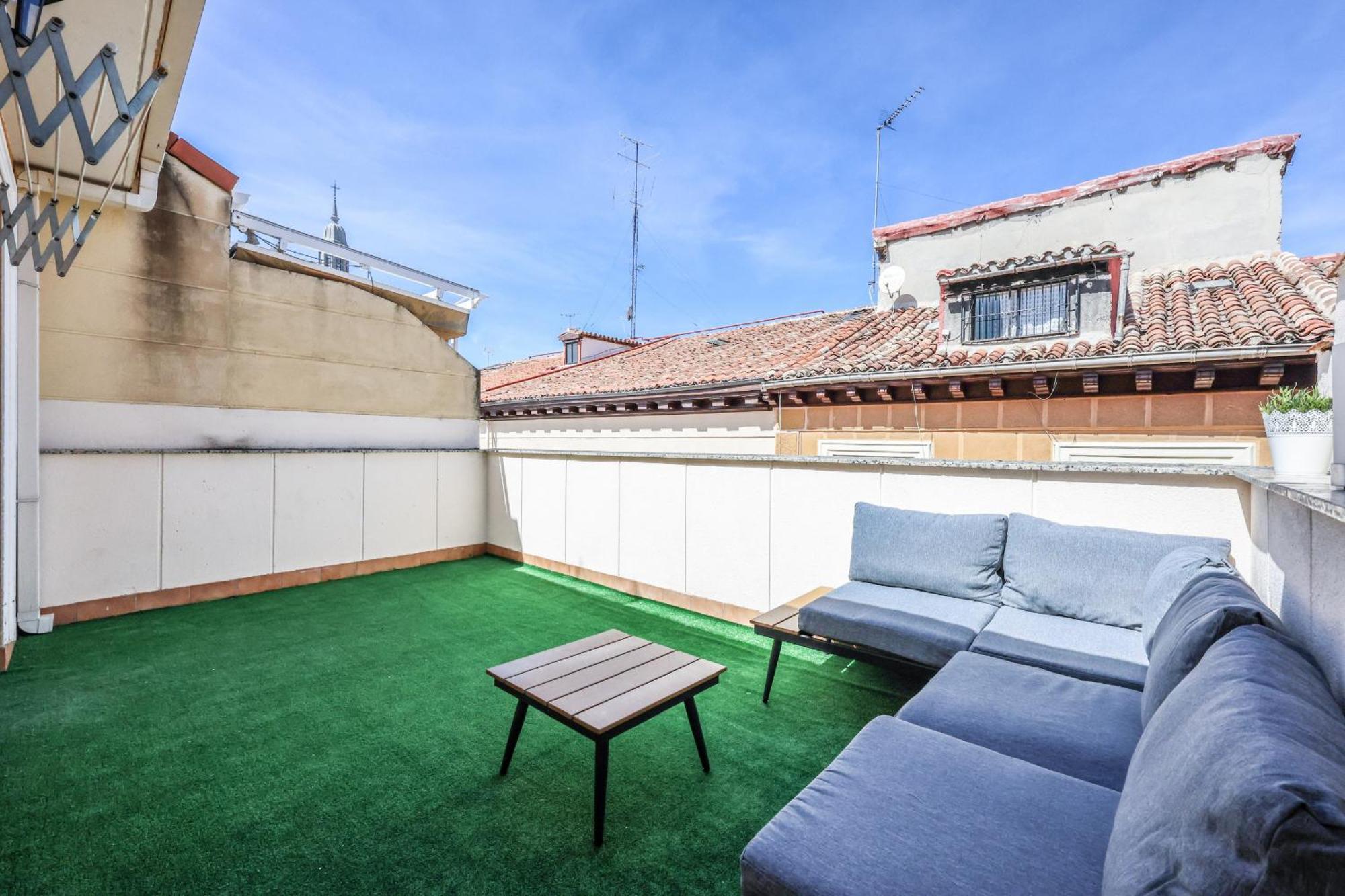 Atico Reformado Con Terraza En Tirso De Molina Para 4 Personas Alquiler Temporal Madrid Exterior photo