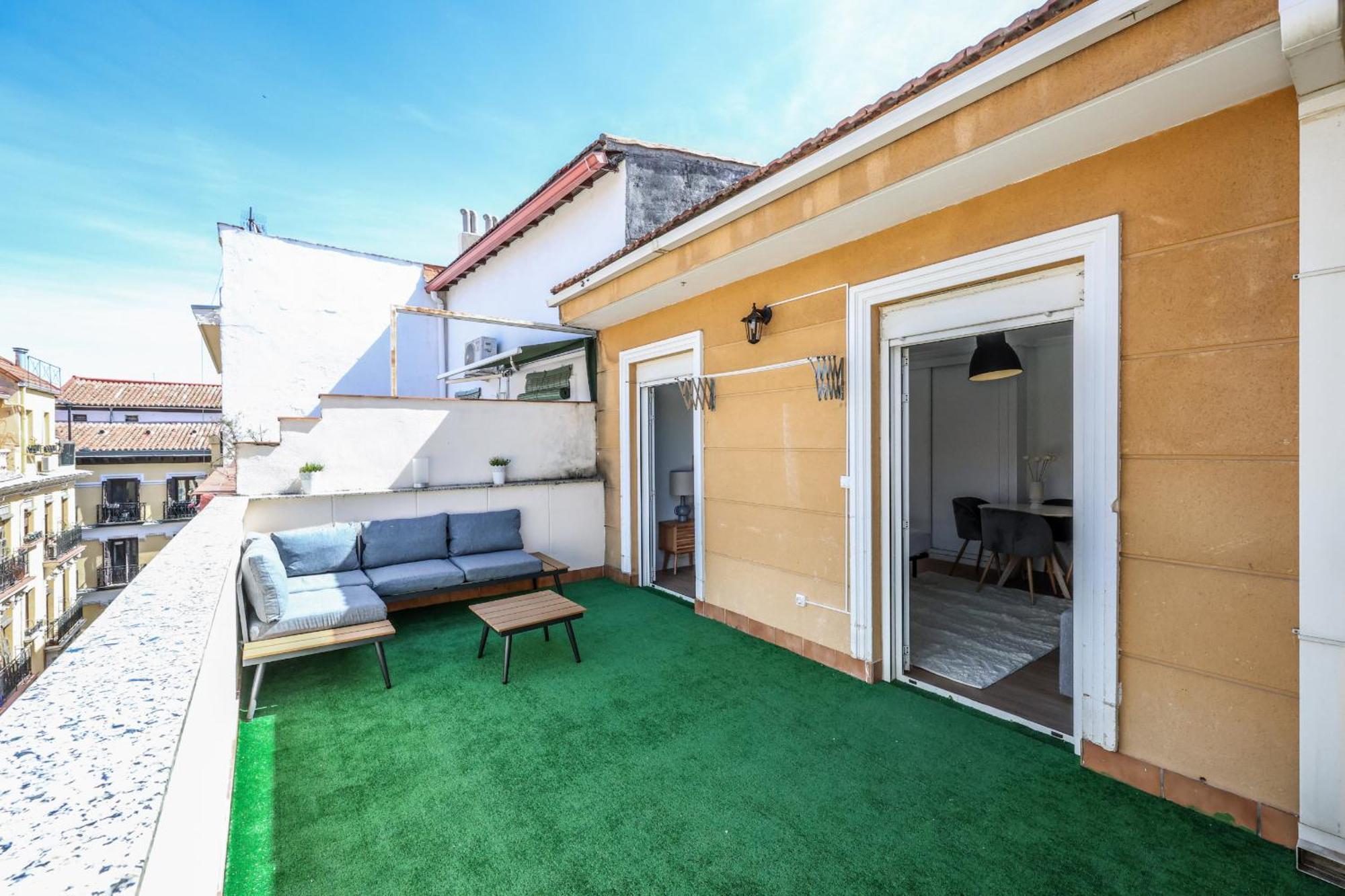 Atico Reformado Con Terraza En Tirso De Molina Para 4 Personas Alquiler Temporal Madrid Exterior photo