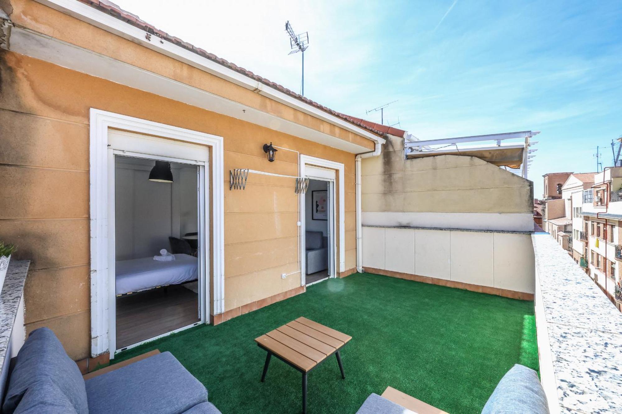 Atico Reformado Con Terraza En Tirso De Molina Para 4 Personas Alquiler Temporal Madrid Exterior photo
